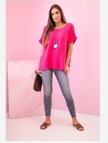 Mušelínová blúzka s náhrdelníkom fuchsia