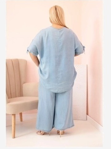 Dámsky komplet Plus Size z tencelu, blúzka s viazaním a široké nohavice svetlý džínsový