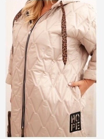 Dámska bunda Plus Size prešívaná s kapucňou a nápisom HOPE tmavo béžová
