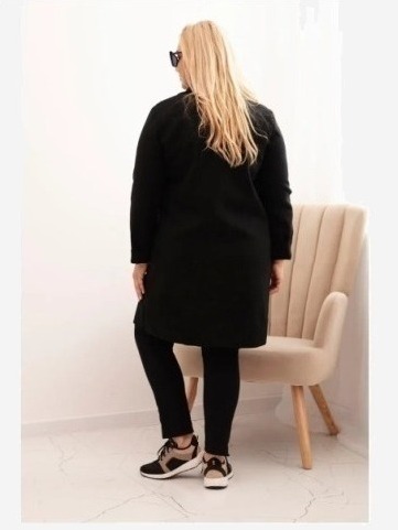 Dámsky elegantný kabát Plus Size s golierom a veľkými vreckami čierny