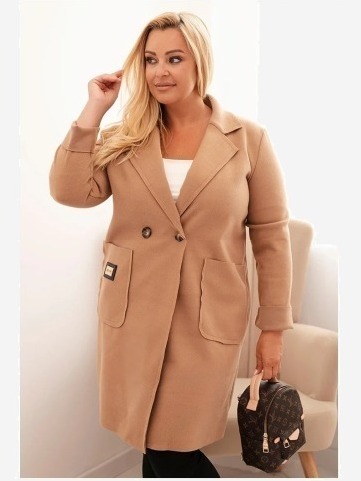 Dámsky elegantný kabát Plus Size s golierom a veľkými vreckami camelový