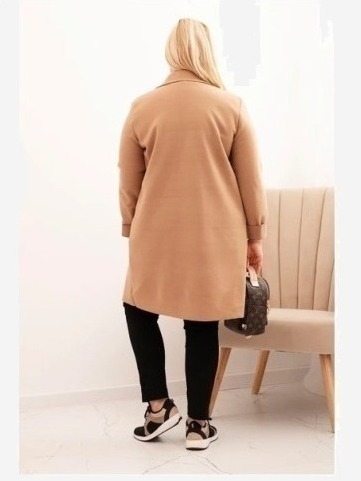 Dámsky elegantný kabát Plus Size s golierom a veľkými vreckami camelový
