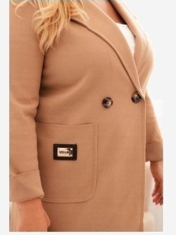 Dámsky elegantný kabát Plus Size s golierom a veľkými vreckami camelový