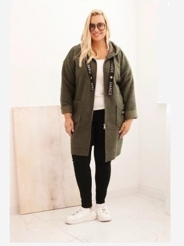 Dámsky kabát Plus Size z umelého baranka s kapucňou a vreckami khaki