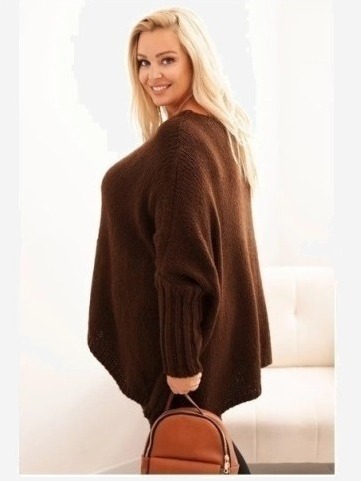 Dámsky sveter Plus Size s akrylom vo voľnom strihu a rukávom 3/4 hnedý