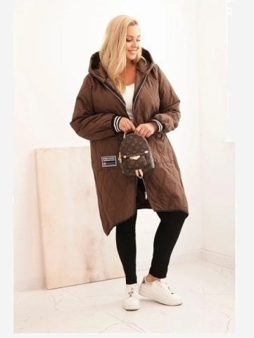 Dámska bunda Plus Size prešívaná s kapucňou a športovými manžetami čokoládová