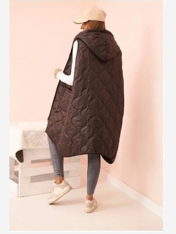 Dámska prešívaná vesta Plus Size s kapucňou na zips mocca