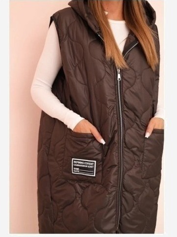Dámska prešívaná vesta Plus Size s kapucňou na zips mocca