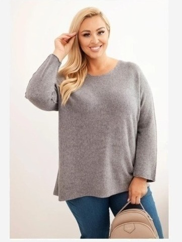 Dámsky sveter plus size s lodičkovým výstrihom šedý