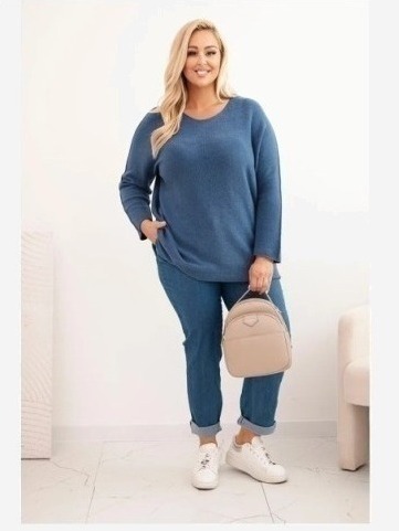Dámsky sveter plus size s lodičkovým výstrihom džínový