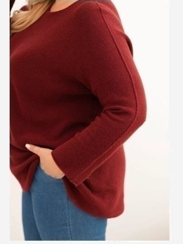 Dámsky sveter plus size s lodičkovým výstrihom bordový