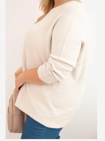 Dámsky sveter plus size s lodičkovým výstrihom béžový
