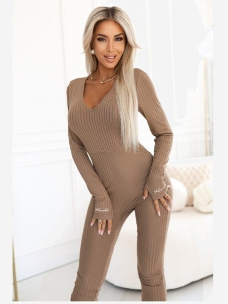 619-1 Pohodlný a elegantný rebrovaný dámsky overal s výstrihom - mocha mousse