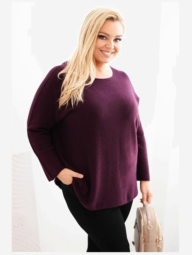 Dámsky sveter plus size s lodičkovým výstrihom slivkový