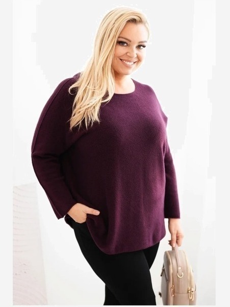 Dámsky sveter plus size s lodičkovým výstrihom slivkový