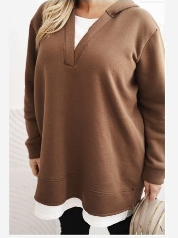 Dámska zateplená mikina Plus Size s kapucňou a výstrihom do V hnedá
