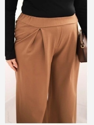 Dámske nohavice Plus Size so širokými nohavicami a plisovaním camelové