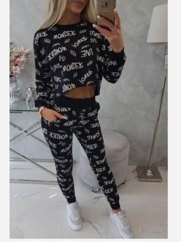 Sada s nápismi čierna