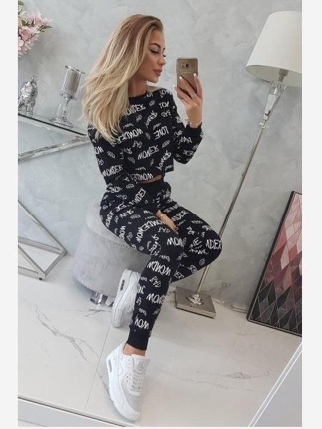 Sada s nápismi čierna