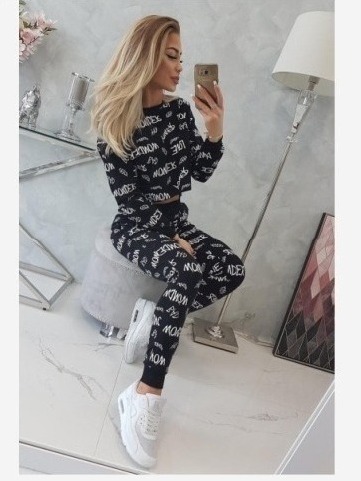 Sada s nápismi čierna