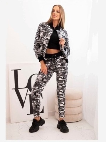 Dámsky komplet s kapucňou a maskáčovou potlačou khaki + ecru