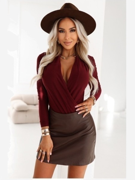375-9 Stylové dámské body s výstřihem do visačky - vínové