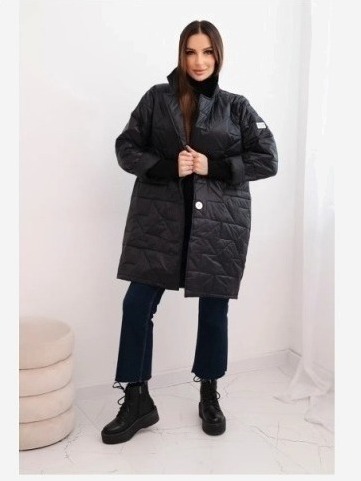 Dámska bunda Plus Size prešívaná s ozdobnými gombíkmi a golierom čierna