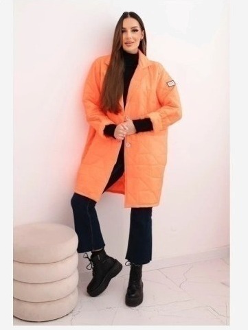 Dámska bunda Plus Size prešívaná s ozdobnými gombíkmi a golierom oranžový neon