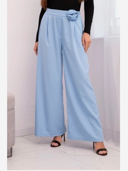 Dámske elegantné nohavice so širokým strihom a ozdobným kvetom modré