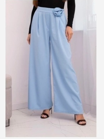 Dámske elegantné nohavice so širokým strihom a ozdobným kvetom modré