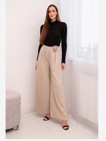 Dámske elegantné nohavice so širokým strihom a ozdobným kvetom béžové