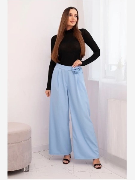 Dámske elegantné nohavice so širokým strihom a ozdobným kvetom modré