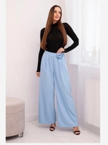 Dámske elegantné nohavice so širokým strihom a ozdobným kvetom modré