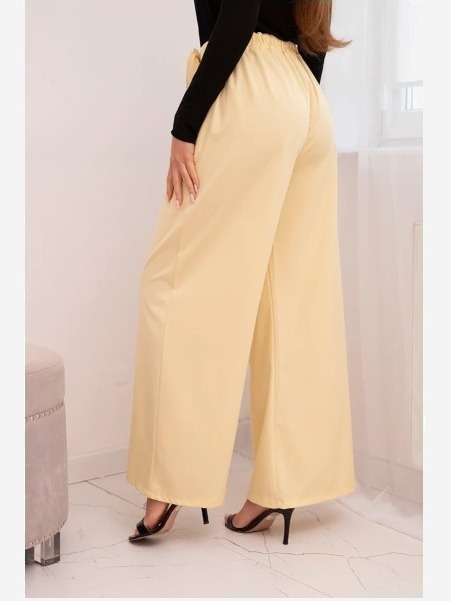 Dámske elegantné nohavice so širokým strihom a ozdobným kvetom žlté
