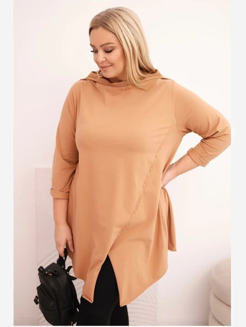 Dámska bavlnená blúzka Plus Size asymetrická s vyhrnutým rukávom jasne camelová
