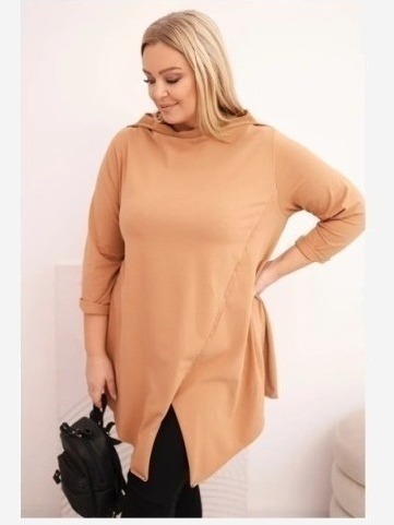 Dámska bavlnená blúzka Plus Size asymetrická s vyhrnutým rukávom jasne camelová