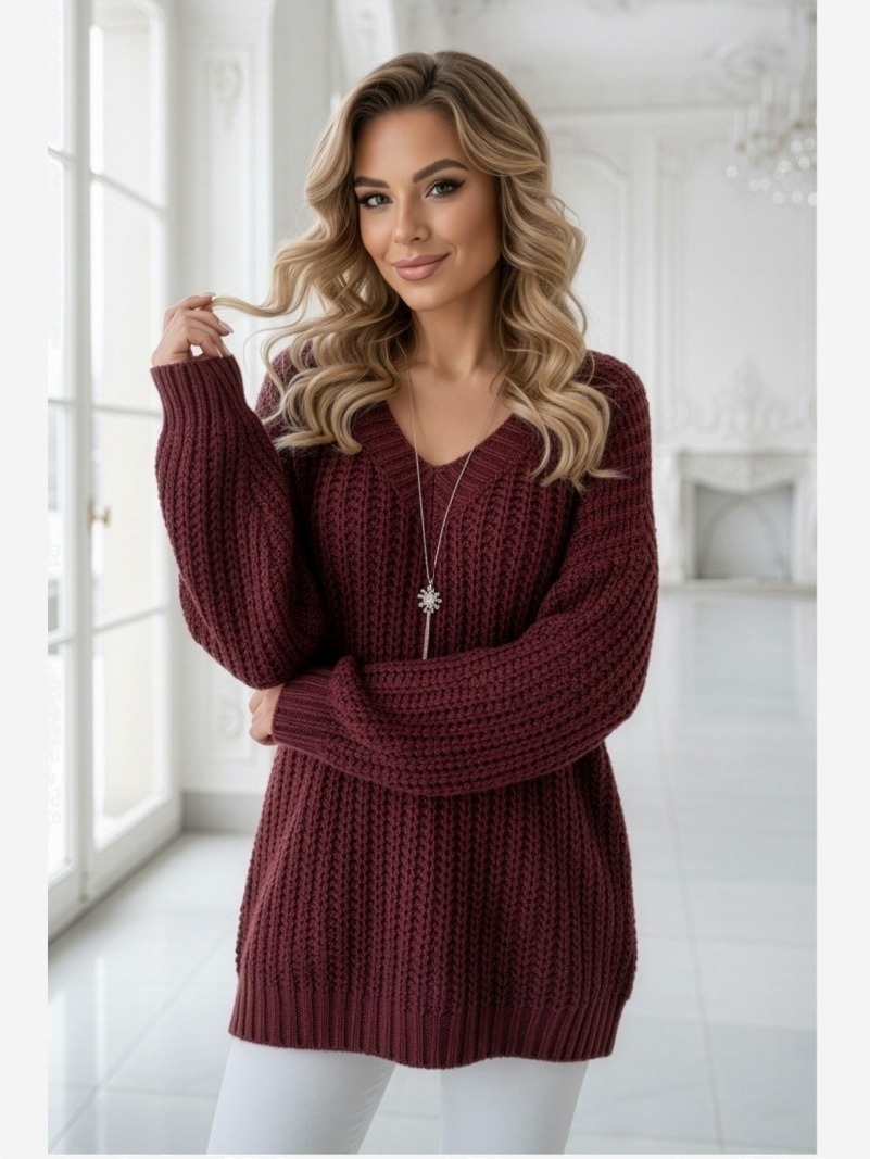 661-1 Teplý oversized sveter s hustou tkaninou a výstrihom do V - vínový