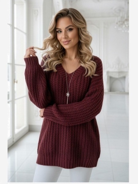 661-1 Teplý oversized sveter s hustou tkaninou a výstrihom do V - vínový