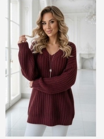 661-1 Teplý oversized sveter s hustou tkaninou a výstrihom do V - vínový