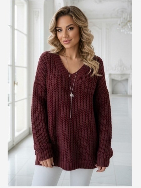 661-1 Teplý oversized sveter s hustou tkaninou a výstrihom do V - vínový