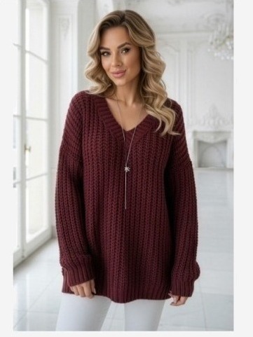 661-1 Teplý oversized sveter s hustou tkaninou a výstrihom do V - vínový