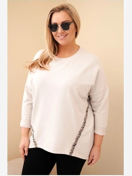Dámska blúzka Plus Size bavlnená s vyhrnutým rukávom a lampasom v tigrovom vzore béžová