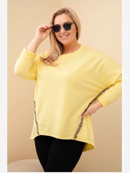 Dámska blúzka Plus Size bavlnená s vyhrnutým rukávom a lampasom v leopardom vzore žltá
