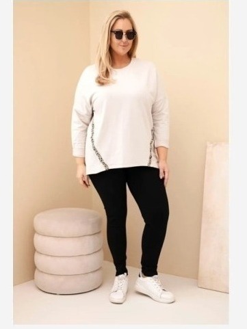 Dámska blúzka Plus Size bavlnená s vyhrnutým rukávom a lampasom v tigrovom vzore béžová