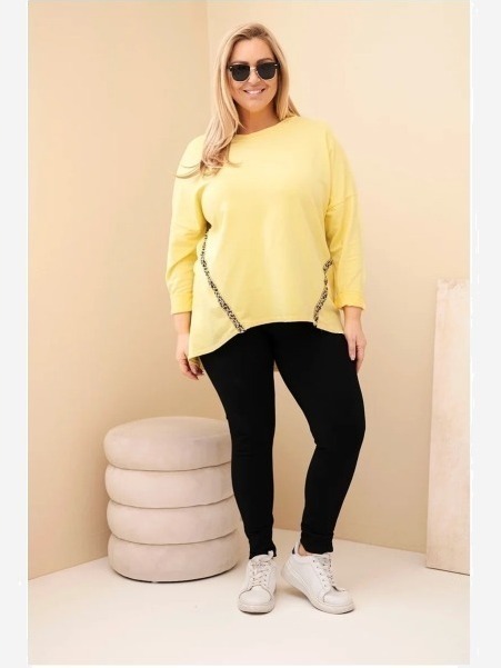 Dámska blúzka Plus Size bavlnená s vyhrnutým rukávom a lampasom v leopardom vzore žltá