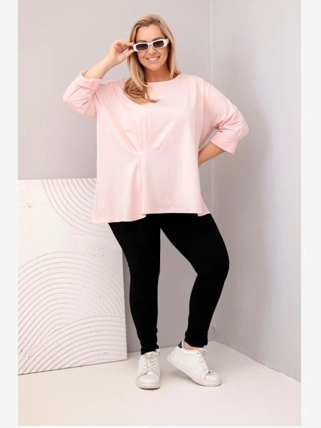 Dámska blúzka plus size s bavlnou s dlhým rukávom a nariasením pudrová ružová