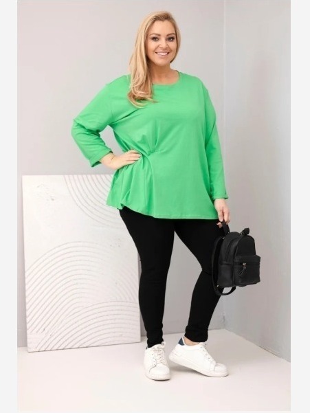 Dámska blúzka plus size s bavlnou s dlhým rukávom a nariasením svetlozelená