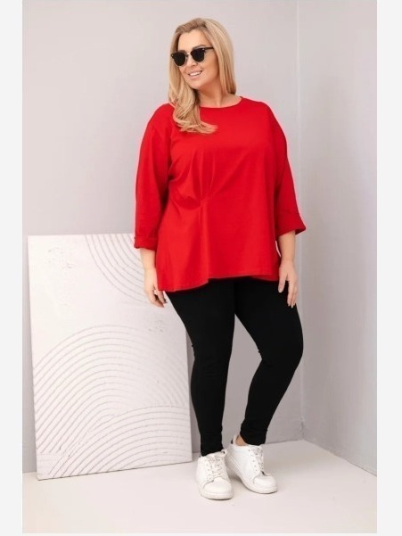 Dámska blúzka plus size s bavlnou s dlhým rukávom a nariasením červená