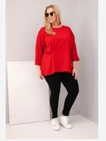 Dámska blúzka plus size s bavlnou s dlhým rukávom a nariasením červená