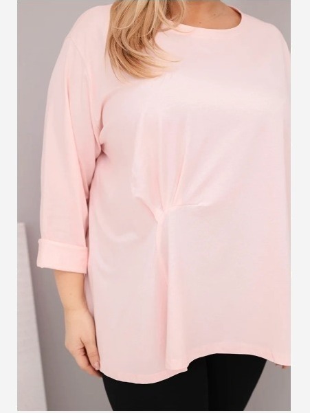 Dámska blúzka plus size s bavlnou s dlhým rukávom a nariasením pudrová ružová